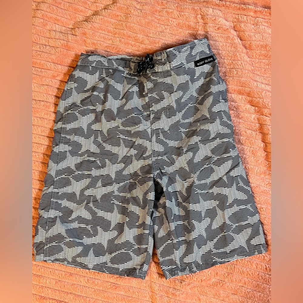 Body glove swim trunks. Excellent used condition. Size lg 14/16